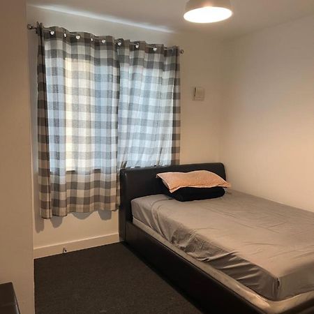 Double Bedroom With Ensuite イルフォード エクステリア 写真